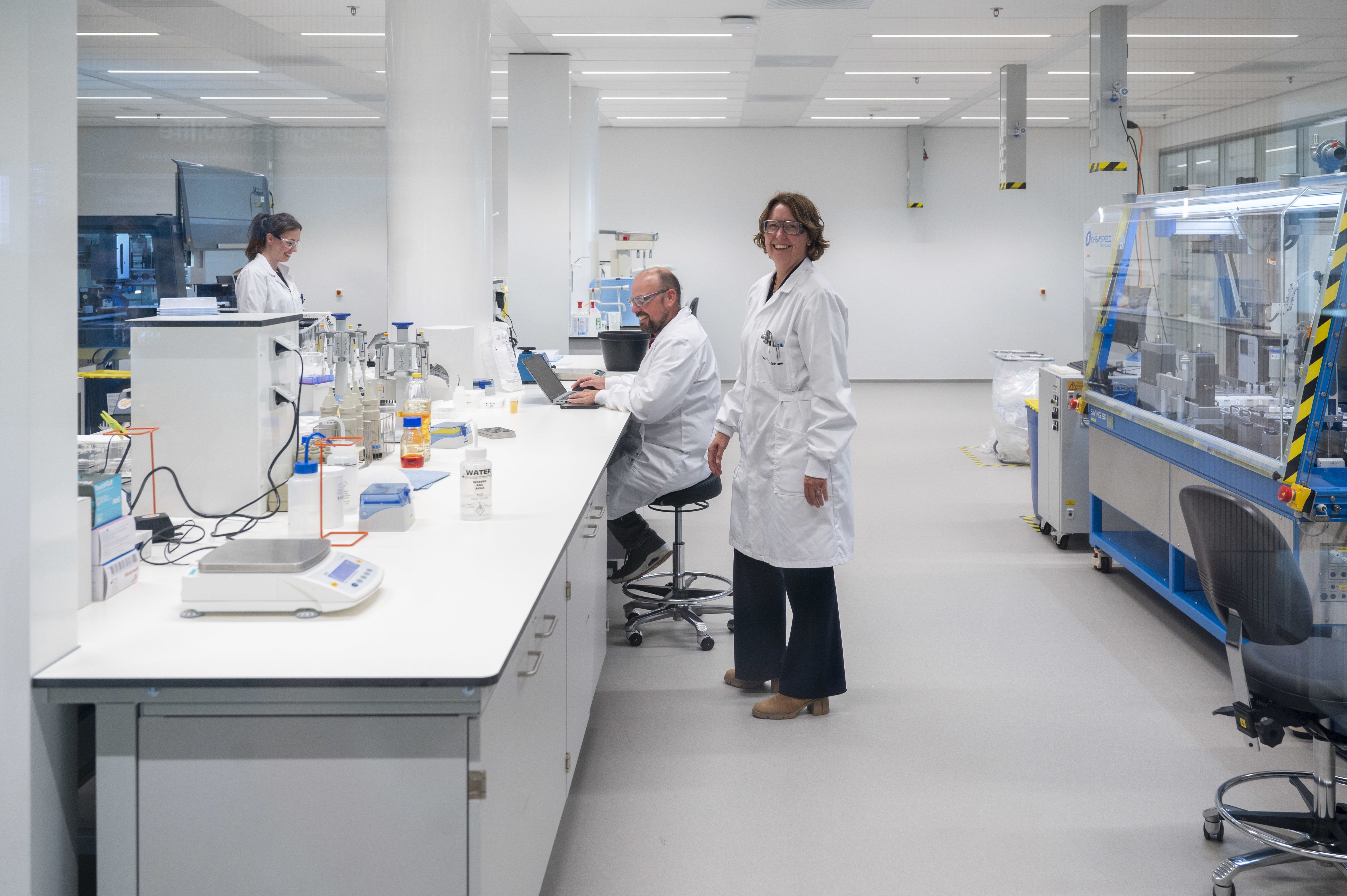 Op deze slide wordt getoond Van Marken Food Innovation Center, Laboratorium, Fotograaf Sicco Van Grieken (1).