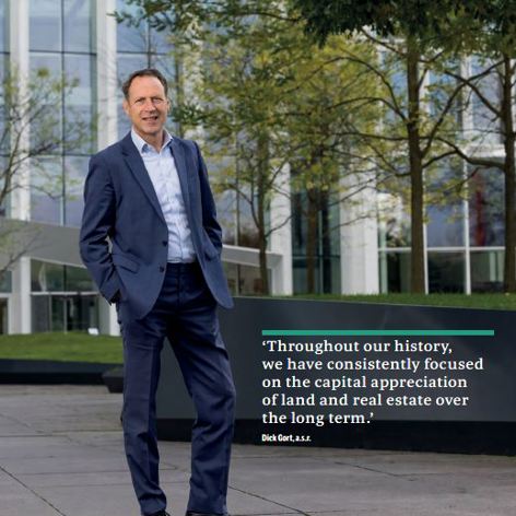 Op deze slide wordt getoond interview-dick-gort-a-s-r-real-estate-real-asset-impact-editie-maart-2022.png.