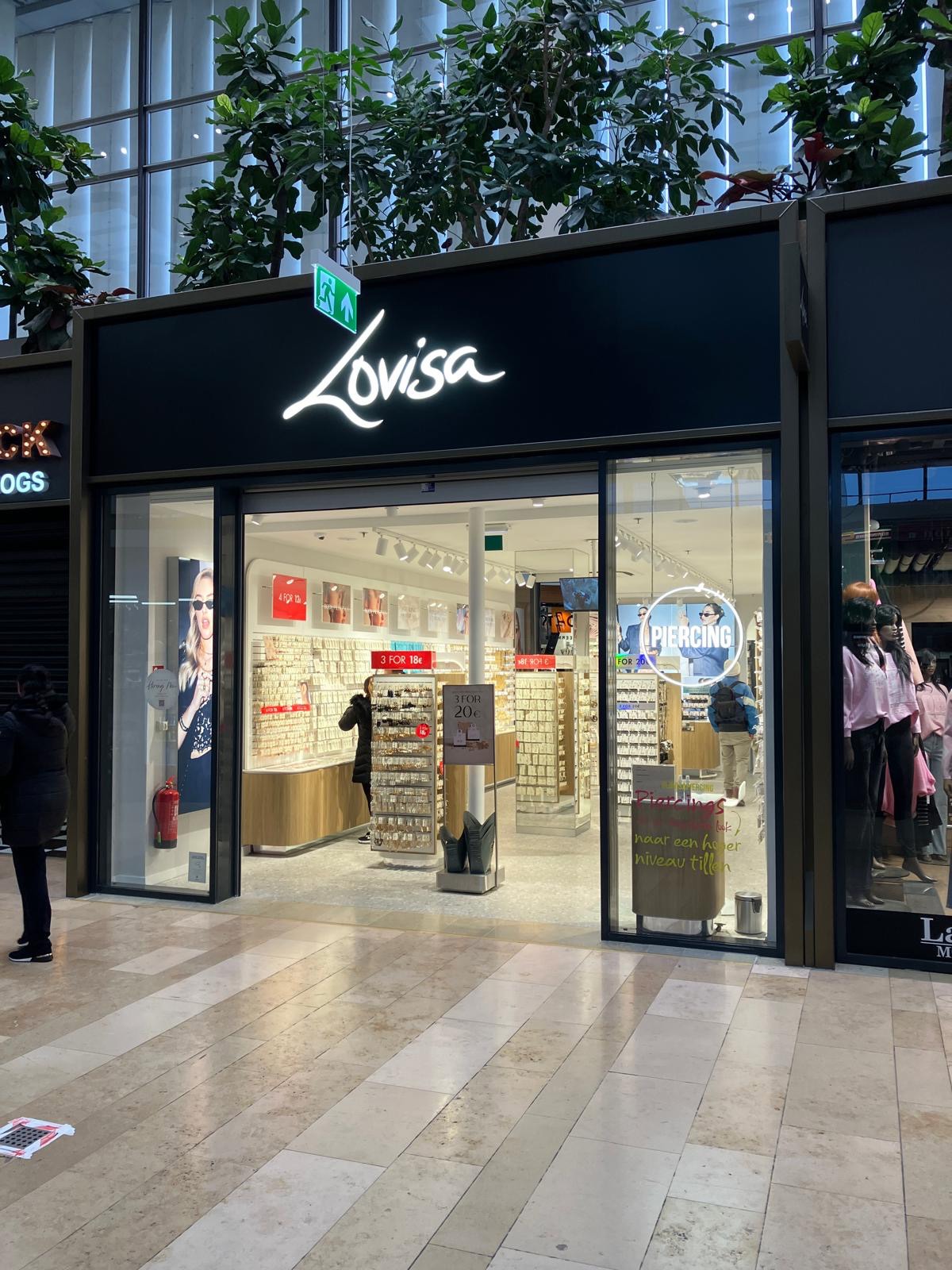 Lovisa Foto Van A.S.R.