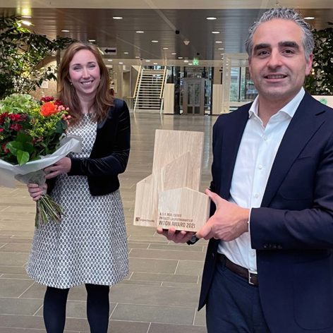 Op deze slide wordt getoond Woon Award.