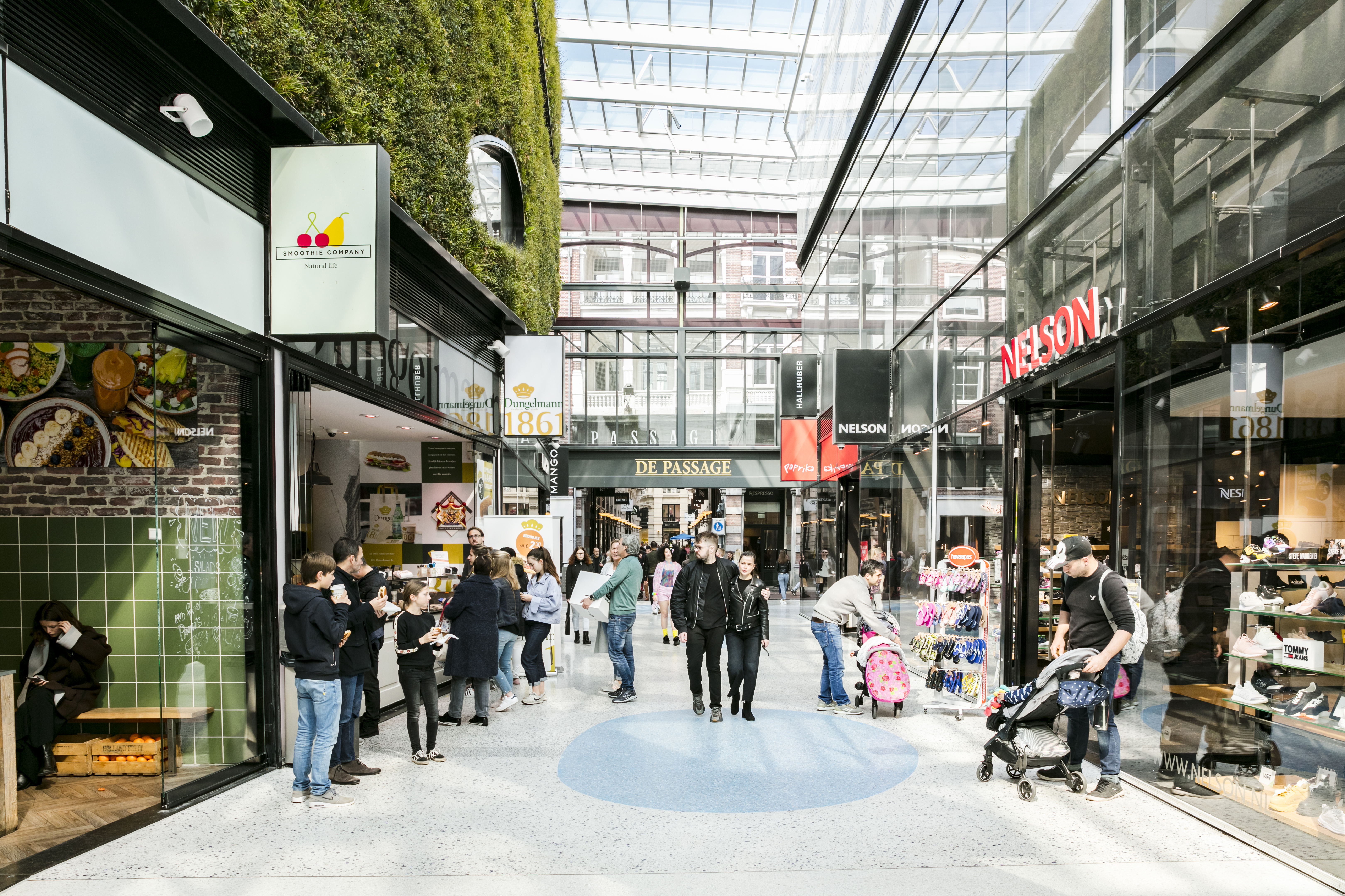 Op deze slide wordt getoond De Passage Den Haag (4).