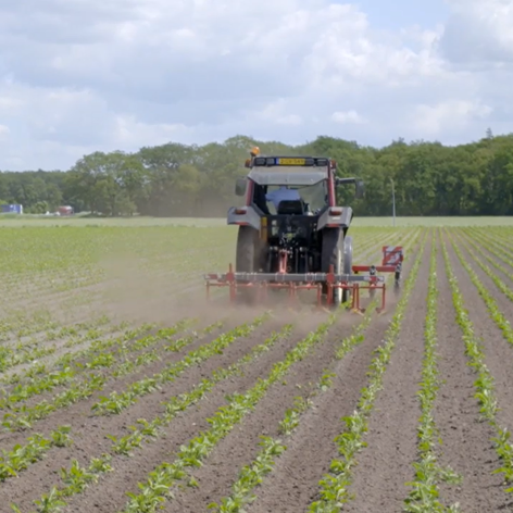 Op deze slide wordt getoond Harro Oosting.